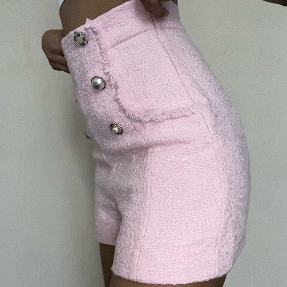 Chanel like Zara Beautiful Pink tweed shorts with pearl buttons. - Picture 3 of 6